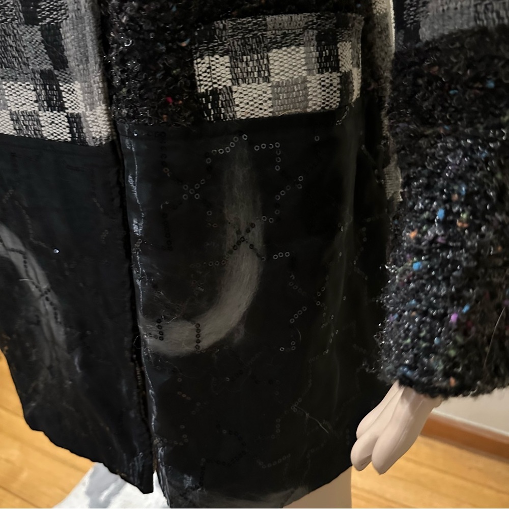 Sacred Thread Coat - Picture 16 of 17